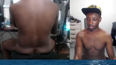 Snapshot of bicepsandfrot chatting on 06-06-26, 11:15 BicepsandFrot online show from 06-06-26, 11:15