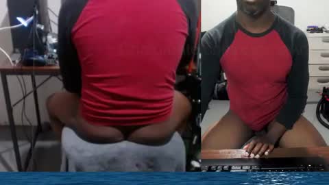 Snapshot of bicepsandfrot chatting on 06-19-26, 02:27 BicepsandFrot online show from 06-19-26, 02:27