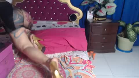 Snapshot of big_boobshot chatting on 02-12-25, 04:01 Marcela online show from 02-12-25, 04:01