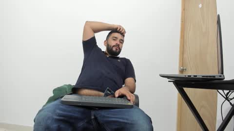 Tommy online show from 11-04-25, 01:59