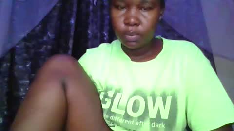 Snapshot of big_diva chatting on 10-22-25, 03:07 big_diva online show from 10-22-25, 03:07