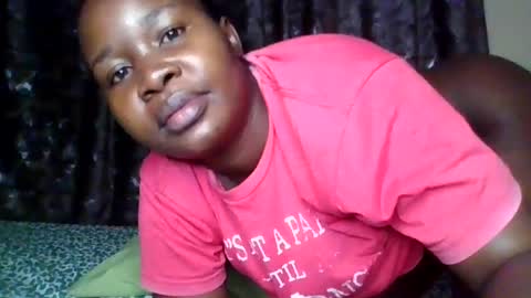 Snapshot of big_diva chatting on 06-18-26, 08:02 big_diva online show from 06-18-26, 08:02