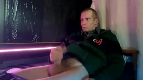 big_hairy_cock_is_horny online show from 11-16-25, 08:58