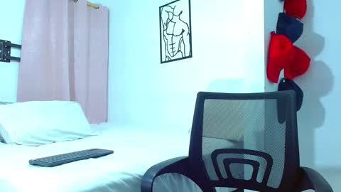 Snapshot of big_valentinhunk chatting on 02-28-25, 08:50 Big valentinHunk online show from 02-28-25, 08:50