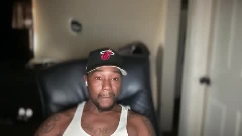 Snapshot of bigbackwoodcali chatting on 02-18-26, 12:28 bigbackwoodcali online show from 02-18-26, 12:28