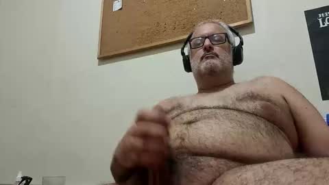 Snapshot of bigbearhector chatting on 04-12-26, 08:30 BigBearXXX online show from 04-12-26, 08:30