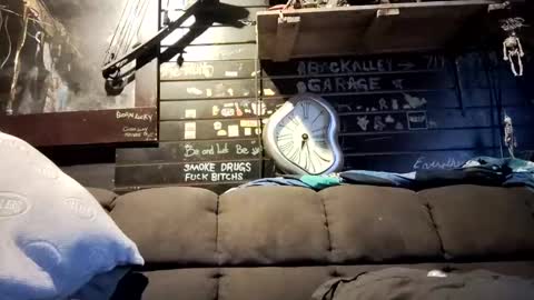 Stevie Snow online show from 10-18-25, 02:14