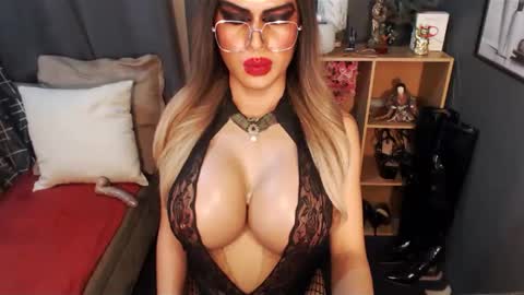 Loraine Cruz online show from 02-11-25, 06:55