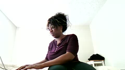 Ashley online show from 04-10-26, 12:10