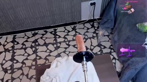 Snapshot of bigboobs_violeta chatting on 11-05-25, 09:04 VIOLETA online show from 11-05-25, 09:04