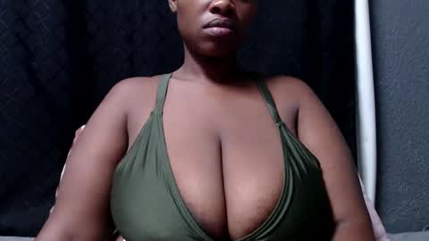 Snapshot of bigboobsbitchx chatting on 06-01-26, 04:52 bigboobsbitchx online show from 06-01-26, 04:52