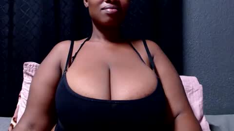 Snapshot of bigboobsbitchx chatting on 06-02-26, 05:37 bigboobsbitchx online show from 06-02-26, 05:37