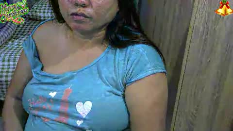 Snapshot of bigboobslyn chatting on 11-18-25, 06:01 bigboobslyn online show from 11-18-25, 06:01