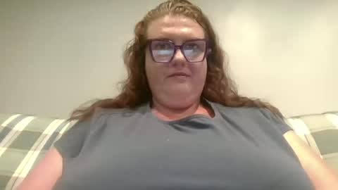 Snapshot of bigbustytittiescouple chatting on 06-17-26, 01:30 bigbustytittiescouple online show from 06-17-26, 01:30