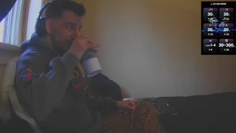 Jon - Im Straight online show from 10-20-25, 07:47