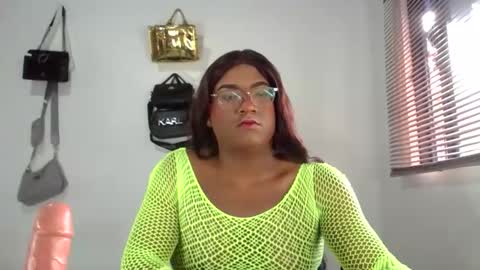 Snapshot of bigcrisblack chatting on 09-28-25, 05:40 cristina online show from 09-28-25, 05:40