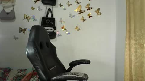 Snapshot of bigcrisblack chatting on 11-03-25, 03:19 cristina online show from 11-03-25, 03:19