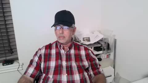 Snapshot of bigdylan17 chatting on 11-11-25, 03:06 Dylan 56 Taleah 53 online show from 11-11-25, 03:06