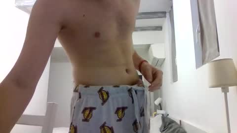 Snapshot of biggbaguette1 chatting on 02-08-26, 03:48 biggbaguette1 online show from 02-08-26, 03:48