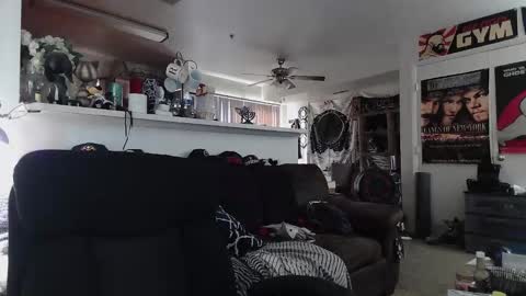 biggerisbetter21 online show from 12-19-25, 09:11