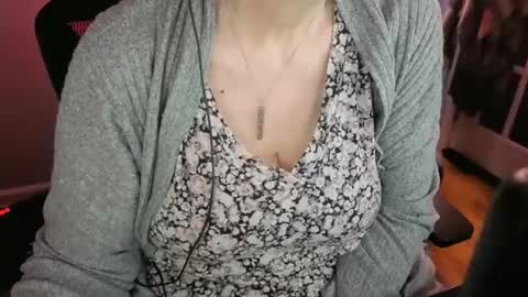 Snapshot of bigmarisella chatting on 05-13-26, 08:23 Big Mari online show from 05-13-26, 08:23