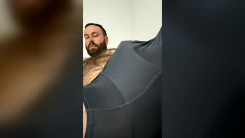 Snapshot of bigmikept17 chatting on 06-17-26, 04:59 bigmikept17 online show from 06-17-26, 04:59
