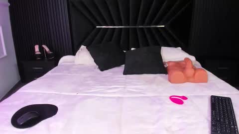 Zayra online show from 10-25-25, 08:11