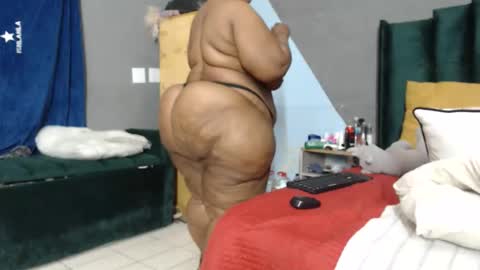 Snapshot of bigsuperbutt chatting on 03-29-26, 08:53 bigsuperbutt online show from 03-29-26, 08:53