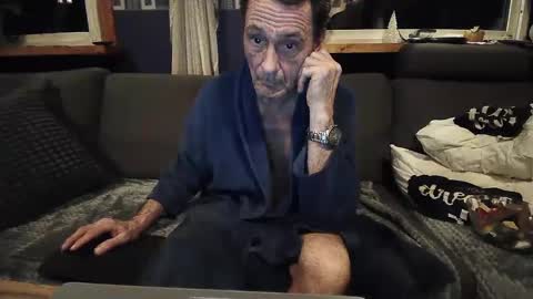 Snapshot of bigswe1 chatting on 02-15-25, 04:36 bigswe1 online show from 02-15-25, 04:36