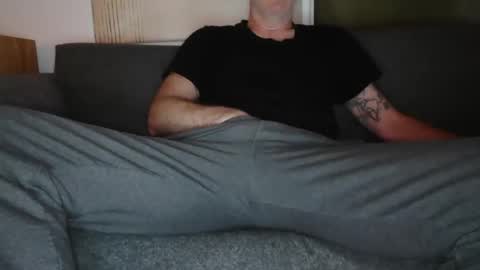 Snapshot of bigthickguyforyou chatting on 11-09-25, 06:17 Casey online show from 11-09-25, 06:17