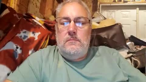 Snapshot of biguy121971 chatting on 10-05-25, 05:17 Biguy52 online show from 10-05-25, 05:17