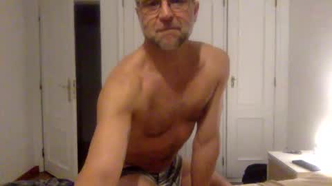 Snapshot of bigvega79 chatting on 04-11-26, 11:20 bigvega79 online show from 04-11-26, 11:20