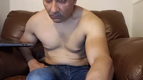 Snapshot of bilie11 chatting on 10-12-25, 09:14 Bilie online show from 10-12-25, 09:14
