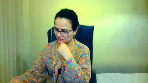 Snapshot of bililay chatting on 01-16-25, 09:30 DOM NIKA online show from 01-16-25, 09:30