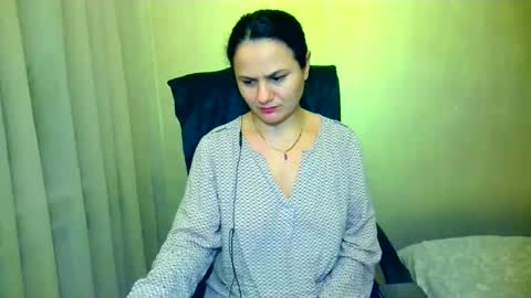 Snapshot of bililay chatting on 02-19-25, 10:31 DOM NIKA online show from 02-19-25, 10:31
