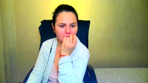 Snapshot of bililay chatting on 02-25-25, 10:50 DOM NIKA online show from 02-25-25, 10:50