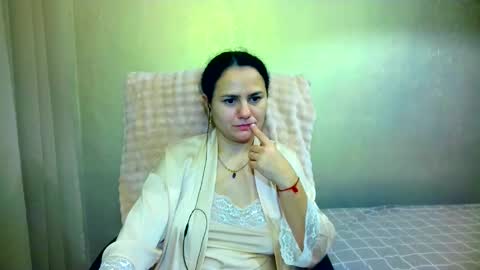 Snapshot of bililay chatting on 11-12-25, 10:20 DOM NIKA online show from 11-12-25, 10:20