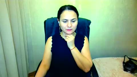 Snapshot of bililay chatting on 11-17-25, 10:26 DOM NIKA online show from 11-17-25, 10:26