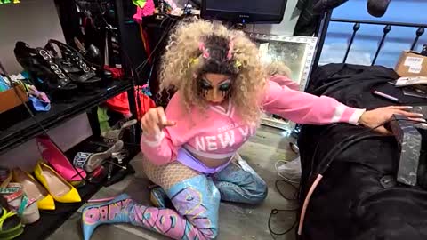 Snapshot of bimbogiga chatting on 12-23-25, 05:49 bimbogiga online show from 12-23-25, 05:49