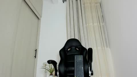 Biscuit oliva online show from 03-12-26, 02:01