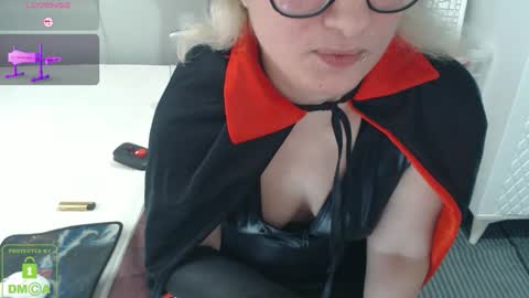Snapshot of bisexyeliz35 chatting on 10-31-25, 05:30 bisex woman online show from 10-31-25, 05:30