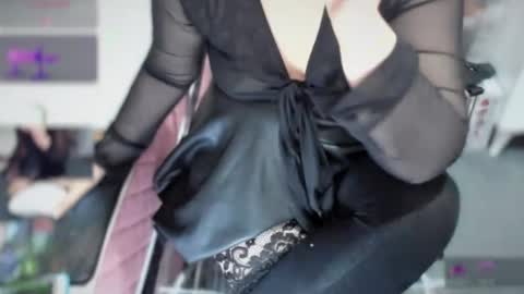 Snapshot of bisexyeliz35 chatting on 11-17-25, 08:14 bisex woman online show from 11-17-25, 08:14