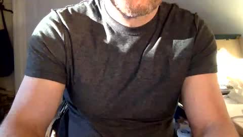 Snapshot of bisonbar chatting on 01-07-25, 08:42 BisonBar online show from 01-07-25, 08:42