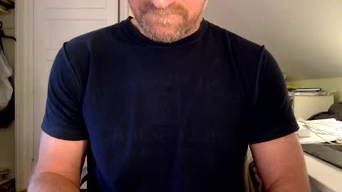 Snapshot of bisonbar chatting on 10-23-25, 03:11 BisonBar online show from 10-23-25, 03:11