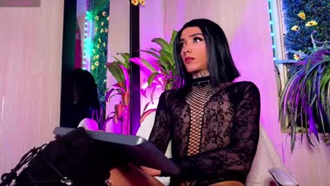  ..  .. online show from 10-20-25, 01:28