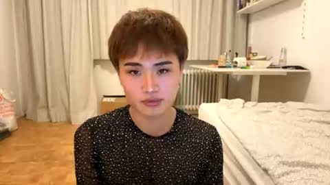 Snapshot of bitchie_bitch chatting on 06-13-26, 12:19 Lou online show from 06-13-26, 12:19