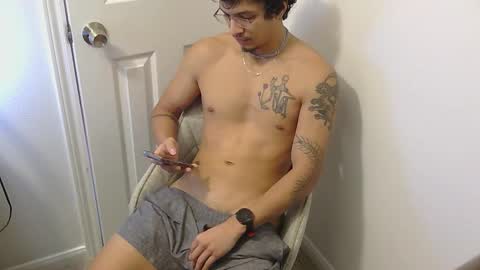 Snapshot of bitix00 chatting on 12-17-25, 08:37 bitix00 online show from 12-17-25, 08:37