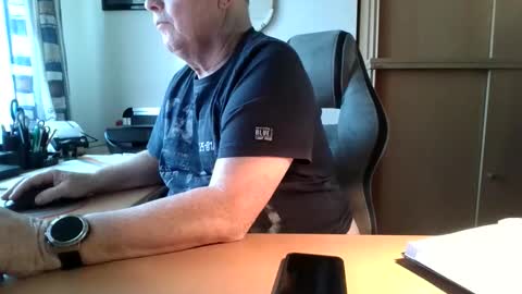 Snapshot of bizzarro57 chatting on 10-29-25, 02:19 bizzarro57 online show from 10-29-25, 02:19