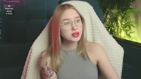 Julia online show from 04-10-26, 08:19