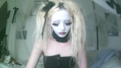 vampire fang  online show from 10-01-25, 08:04